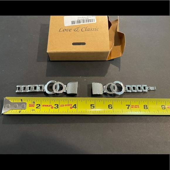 Fit bit 2 alternate band - Picture 2 of 10